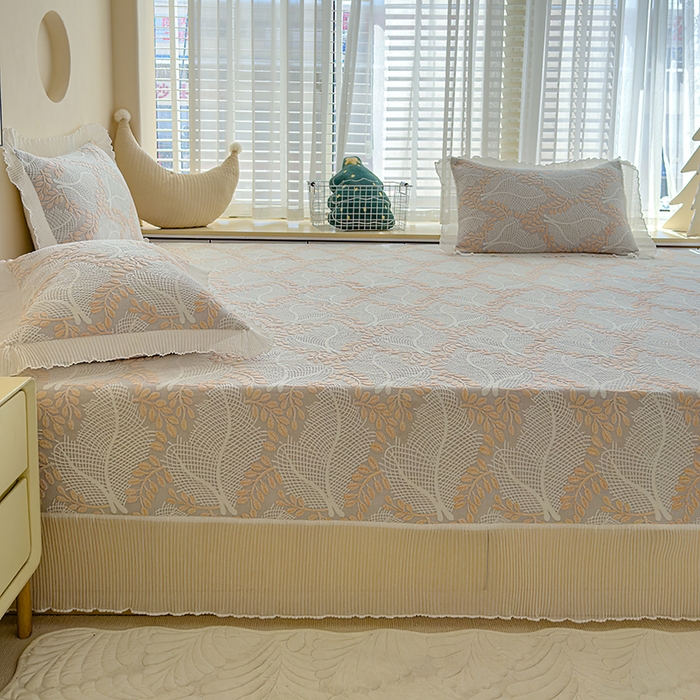 91家纺网 家纺一手货源 找家纺 冬然家纺 2024新款雕花绒榻榻米床盖 相思叶