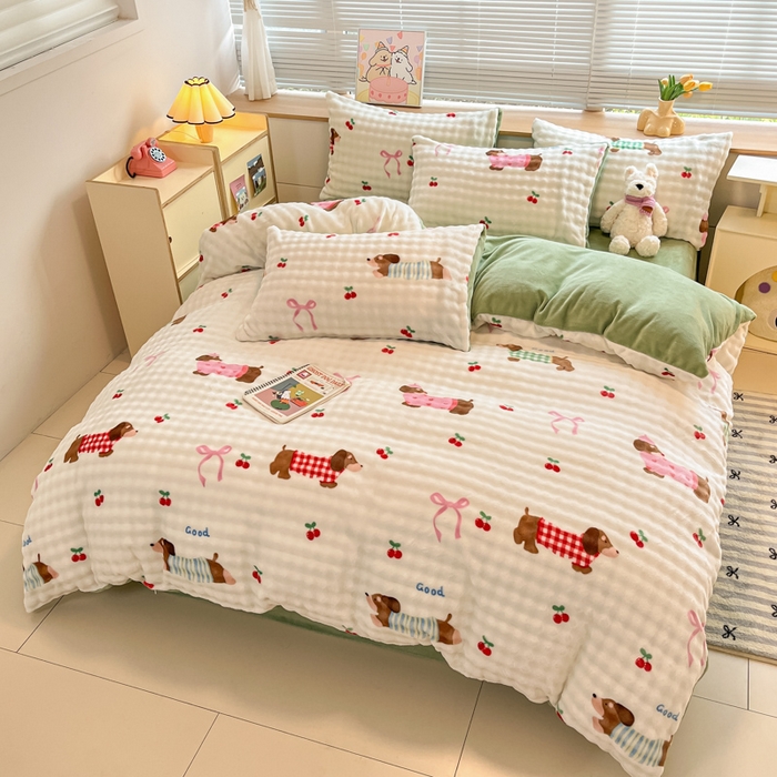 91家纺网 家纺一手货源 找家纺 梵克保罗 2024新款泡泡绒加厚立体牛奶绒单被套多功能被套毯 狗狗乐园-米白