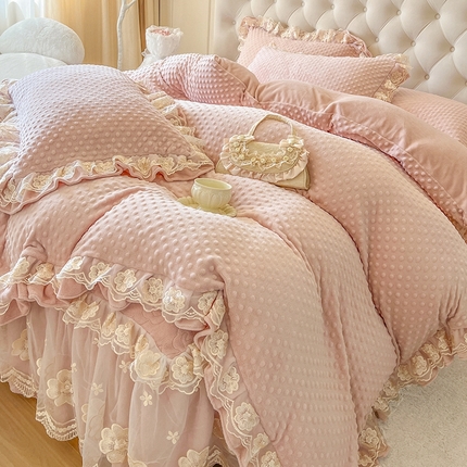 91家纺网 家纺一手货源 找家纺 （总）瑞宝 2025新款全消光牛奶绒花边款床裙四件套-暖暖