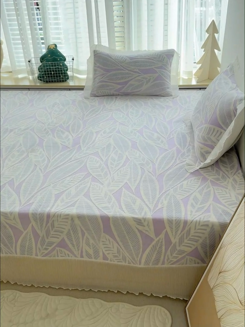 91家纺网 家纺一手货源 找家纺 冬然家纺 2024新款雕花绒榻榻米床盖 秋之叶-紫