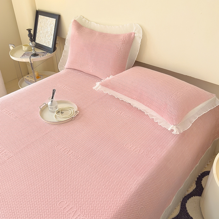 91家纺网 家纺一手货源 找家纺 （总）冬然家纺 2024新款雕花绒床盖系列