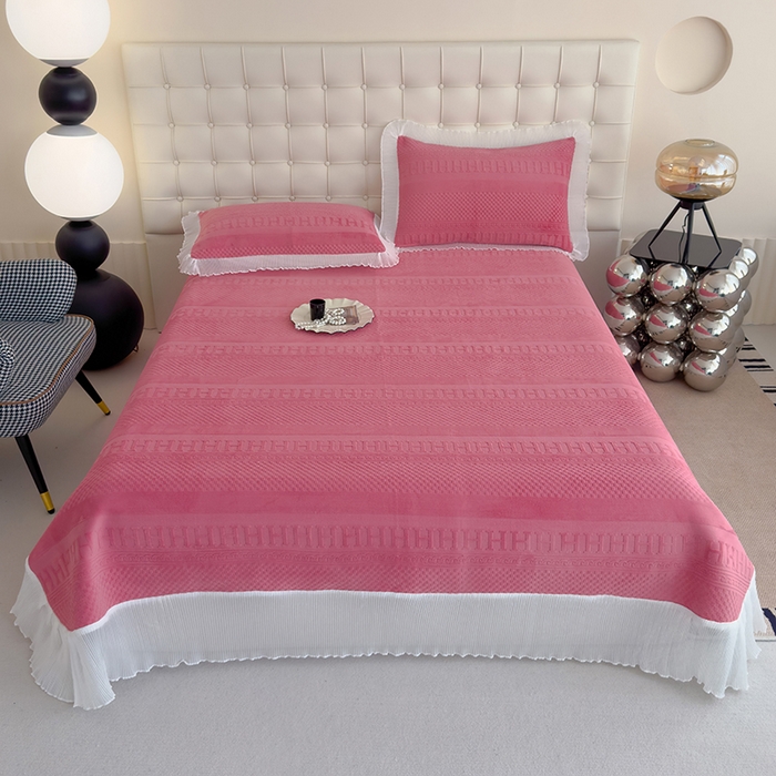 91家纺网 家纺一手货源 找家纺 冬然家纺 2024新款雕花绒床盖系列 H-玫瑰粉