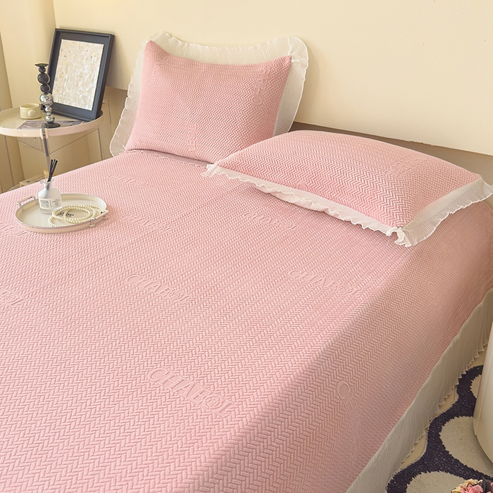 91家纺网 家纺一手货源 找家纺 （总）冬然家纺 2024新款雕花绒床盖系列