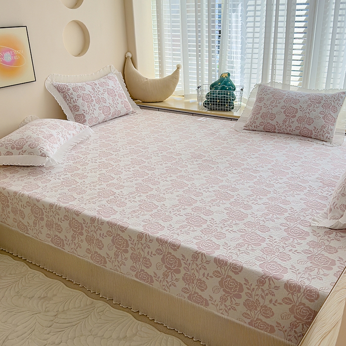 91家纺网 家纺一手货源 找家纺 冬然家纺 2024新款雕花绒榻榻米床盖 悠悠花语