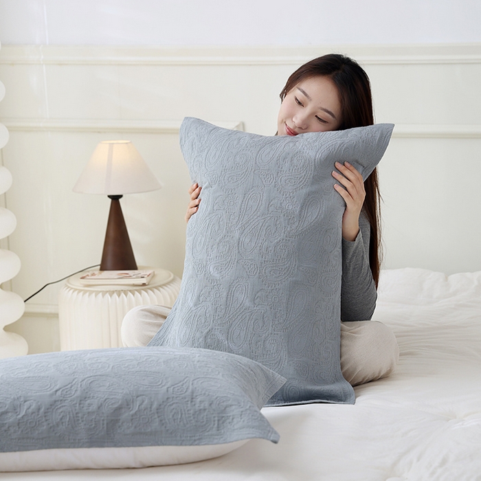 91家纺网 家纺一手货源 找家纺 朴尔家纺-毛巾被 2024新款纯棉纱布枕巾一对装家用全棉吸汗枕头毛巾加大防滑防头油情侣学生 52*78cm一对 浮雕凤尾花-蓝灰