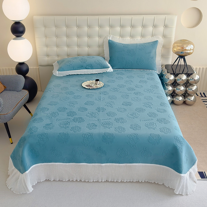 91家纺网 家纺一手货源 找家纺 冬然家纺 2024新款雕花绒床盖系列 玫瑰-湖蓝