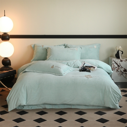 91家纺网 家纺一手货源 找家纺 名品优仓 2024新款牛奶绒绣花四件套-米娅 繁星蓝