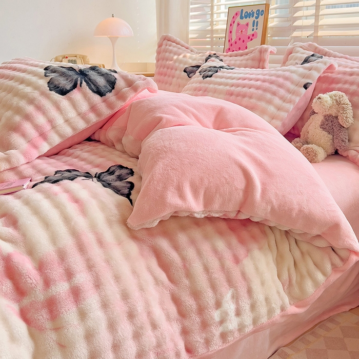 91家纺网 家纺一手货源 找家纺 梵克保罗 2024新款泡泡绒加厚立体牛奶绒单被套多功能被套毯 蝴蝶-粉