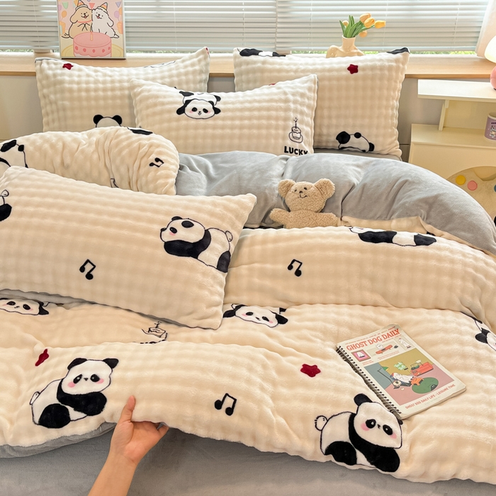 91家纺网 家纺一手货源 找家纺 梵克保罗 2024新款泡泡绒加厚立体牛奶绒单被套多功能被套毯 音乐熊猫