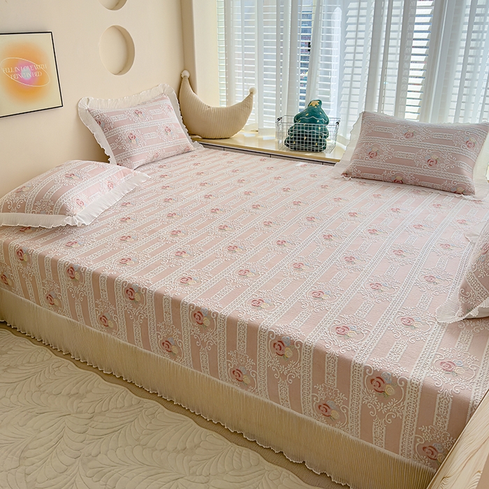 91家纺网 家纺一手货源 找家纺 冬然家纺 2024新款雕花绒榻榻米床盖 锦绣年华