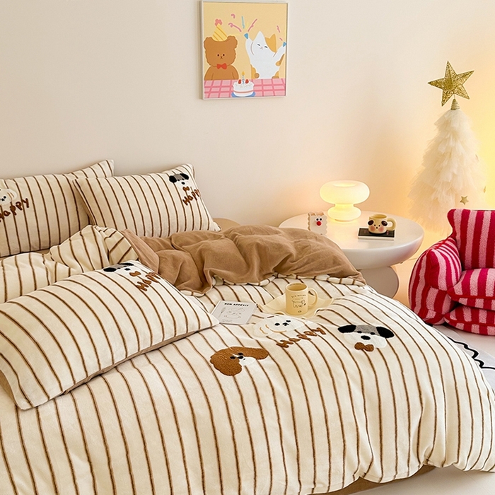 91家纺网 家纺一手货源 找家纺 沐棉家居 2024新款高克重条纹牛奶绒毛巾绣四件套 快乐狗