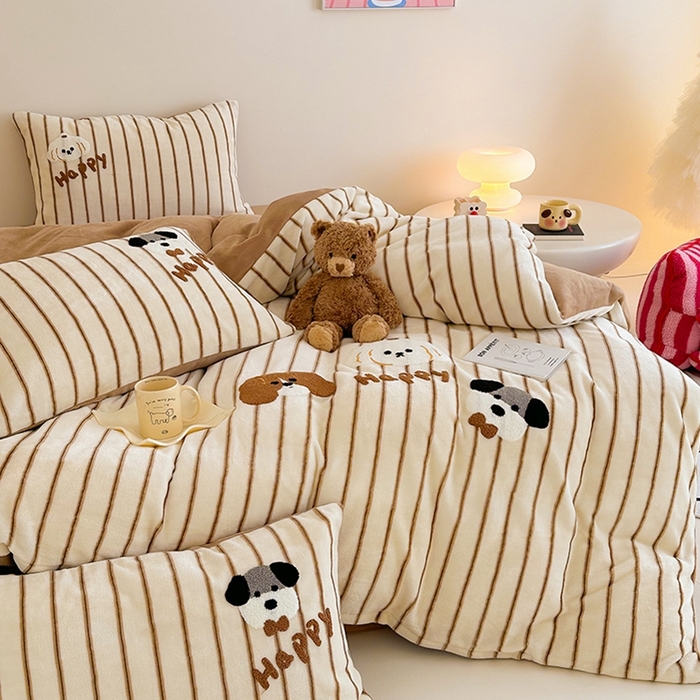 91家纺网 家纺一手货源 找家纺 沐棉家居 2024新款高克重条纹牛奶绒毛巾绣四件套 快乐狗