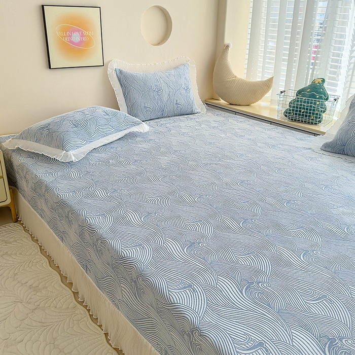 91家纺网 家纺一手货源 找家纺 冬然家纺 2024新款雕花绒榻榻米床盖 浪花朵朵