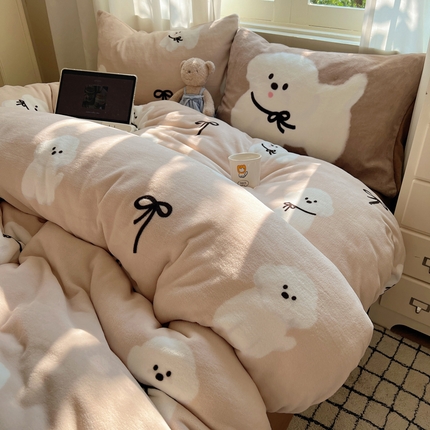 91家纺网 家纺一手货源 找家纺 蜜宿 2024秋冬新款混搭卡通牛奶绒四件套 韩系狗狗