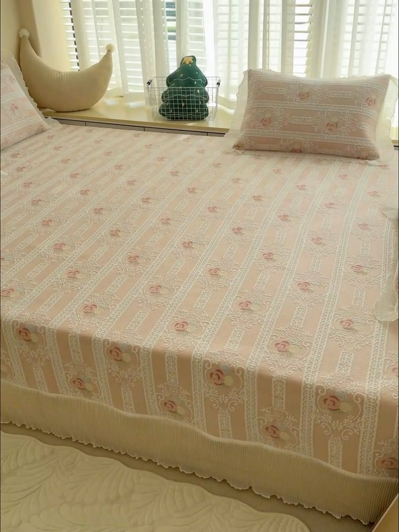 91家纺网 家纺一手货源 找家纺 冬然家纺 2024新款雕花绒榻榻米床盖 锦绣年华