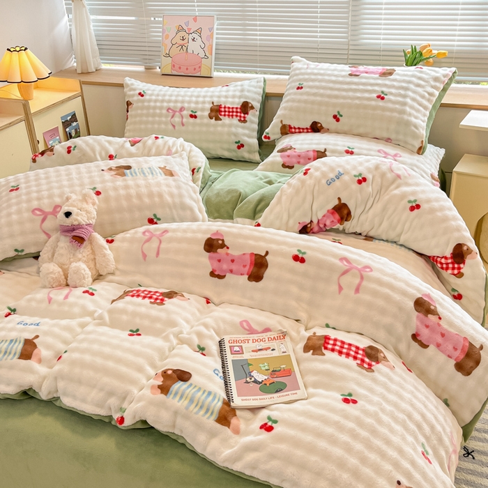 91家纺网 家纺一手货源 找家纺 梵克保罗 2024新款泡泡绒加厚立体牛奶绒单被套多功能被套毯 狗狗乐园-米白