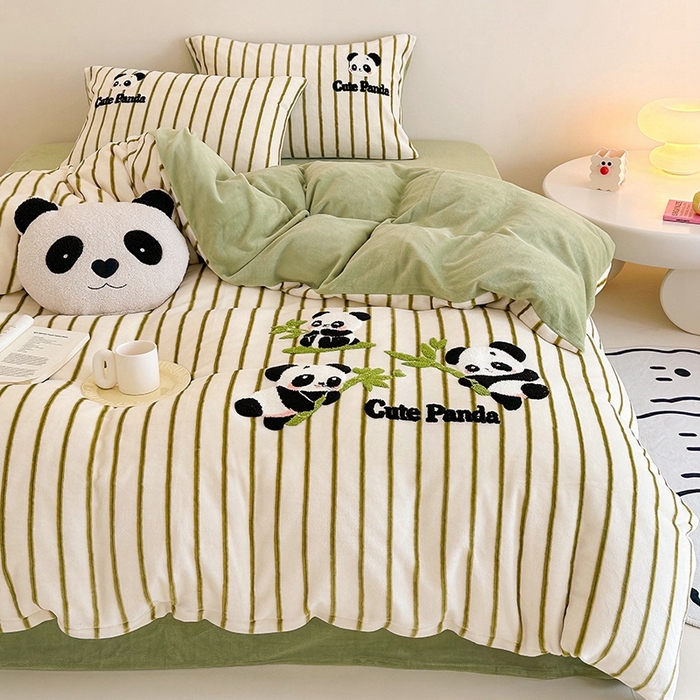 91家纺网 家纺一手货源 找家纺 沐棉家居 2024新款高克重条纹牛奶绒毛巾绣四件套 竹子熊猫-绿