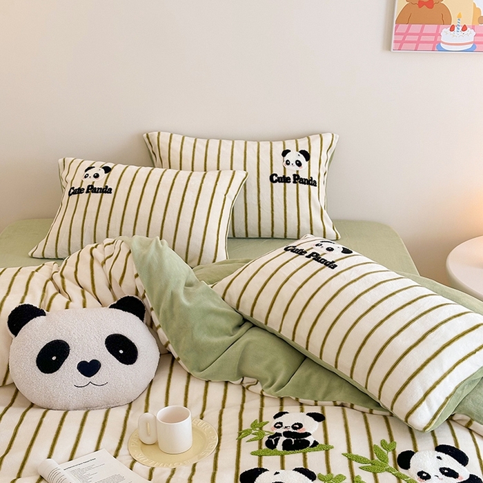 91家纺网 家纺一手货源 找家纺 沐棉家居 2024新款高克重条纹牛奶绒毛巾绣四件套 竹子熊猫-绿