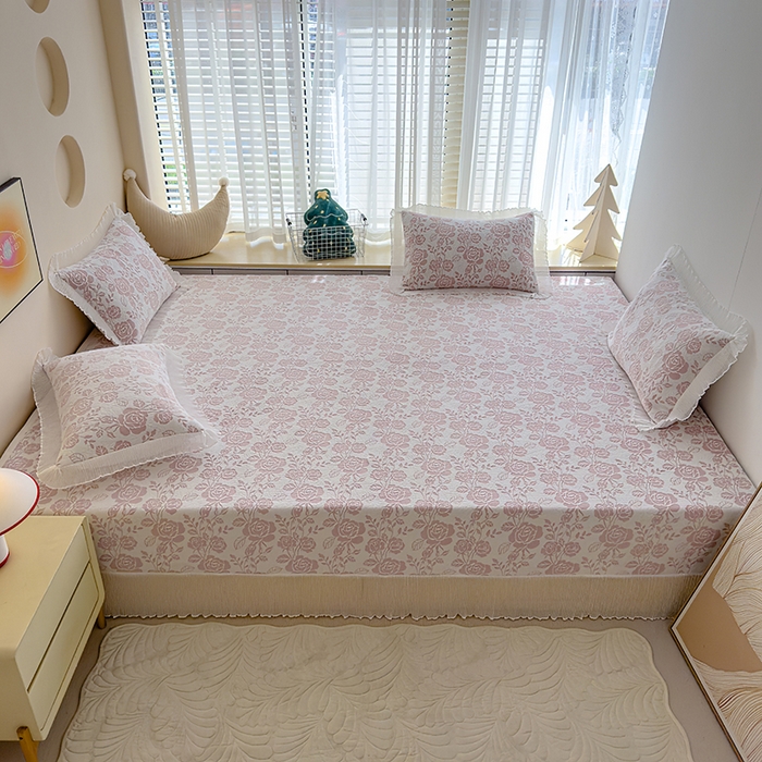 91家纺网 家纺一手货源 找家纺 冬然家纺 2024新款雕花绒榻榻米床盖 悠悠花语