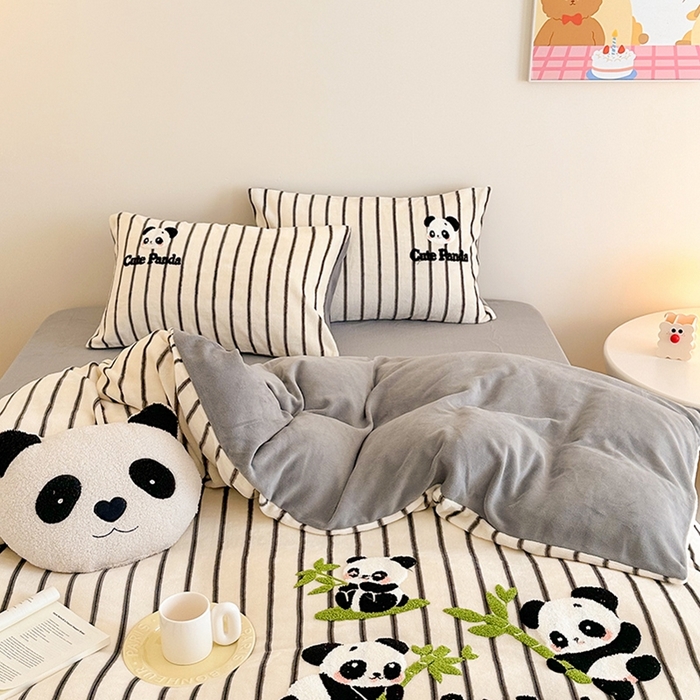 91家纺网 家纺一手货源 找家纺 沐棉家居 2024新款高克重条纹牛奶绒毛巾绣四件套 竹子熊猫-灰