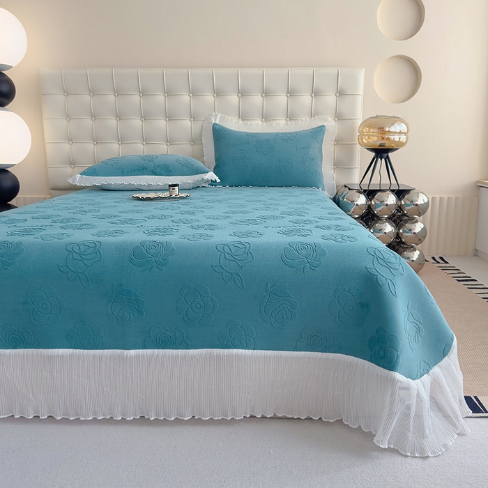 91家纺网 家纺一手货源 找家纺 冬然家纺 2024新款雕花绒床盖系列 玫瑰-湖蓝