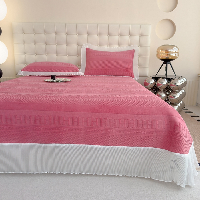 91家纺网 家纺一手货源 找家纺 冬然家纺 2024新款雕花绒床盖系列 H-玫瑰粉