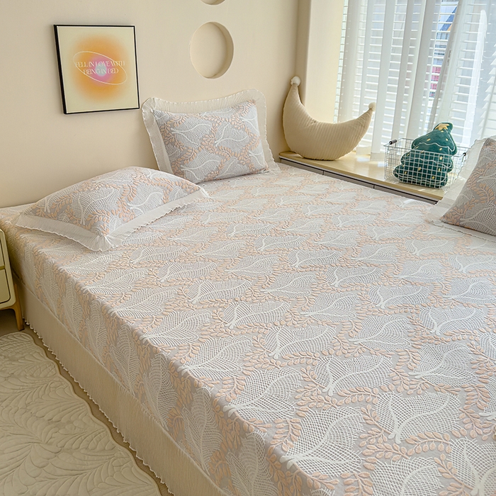 91家纺网 家纺一手货源 找家纺 冬然家纺 2024新款雕花绒榻榻米床盖 相思叶