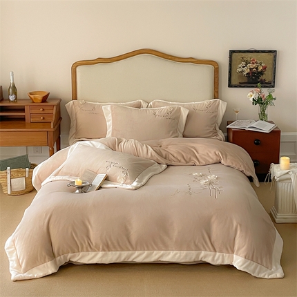 91家纺网 家纺一手货源 找家纺 （总）名品优仓 2024新款高克重牛奶绒立体绣花四件套-爱丽莎