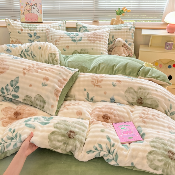 91家纺网 家纺一手货源 找家纺 梵克保罗 2024新款泡泡绒加厚立体牛奶绒单被套多功能被套毯 花田-绿
