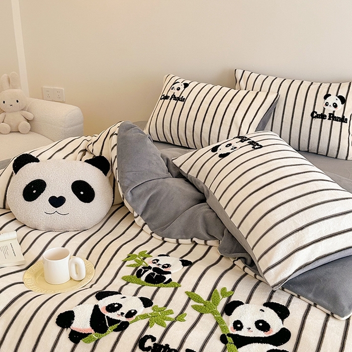 91家纺网 家纺一手货源 找家纺 沐棉家居 2024新款高克重条纹牛奶绒毛巾绣四件套 竹子熊猫-灰