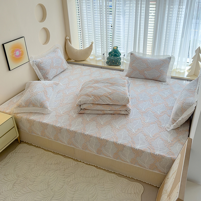 91家纺网 家纺一手货源 找家纺 冬然家纺 2024新款雕花绒榻榻米床盖 相思叶