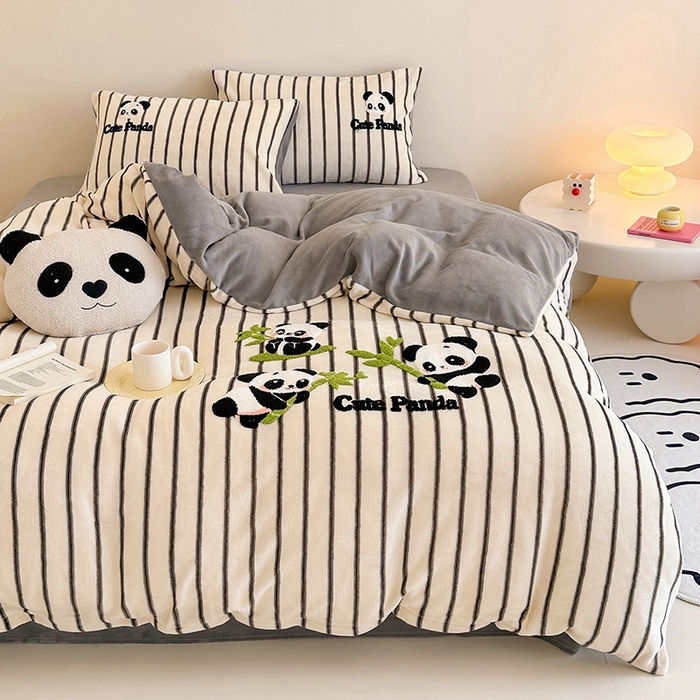 91家纺网 家纺一手货源 找家纺 沐棉家居 2024新款高克重条纹牛奶绒毛巾绣四件套 竹子熊猫-灰