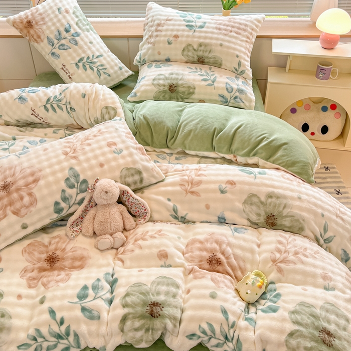 91家纺网 家纺一手货源 找家纺 梵克保罗 2024新款泡泡绒加厚立体牛奶绒单被套多功能被套毯 花田-绿