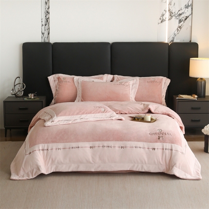 91家纺网 家纺一手货源 找家纺 （总）名品优仓 2024新款高克重高克重牛奶绒四件套-希娜尔