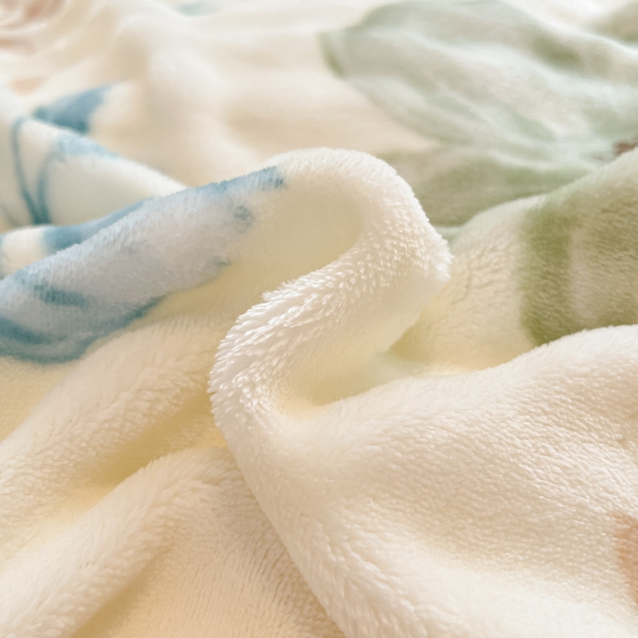 91家纺网 家纺一手货源 找家纺 梵克保罗 2024新款泡泡绒加厚立体牛奶绒单被套多功能被套毯 花田-绿