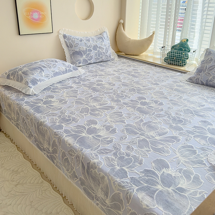 91家纺网 家纺一手货源 找家纺 冬然家纺 2024新款雕花绒榻榻米床盖 花香丽人