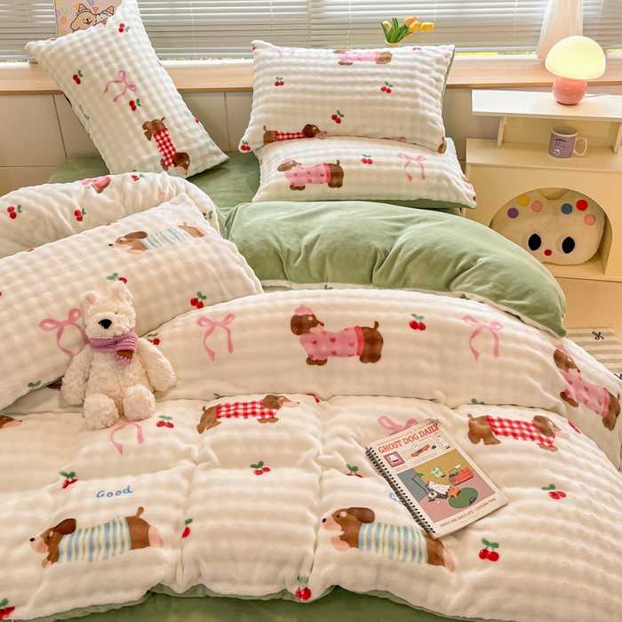 91家纺网 家纺一手货源 找家纺 梵克保罗 2024新款泡泡绒加厚立体牛奶绒单被套多功能被套毯 狗狗乐园-米白