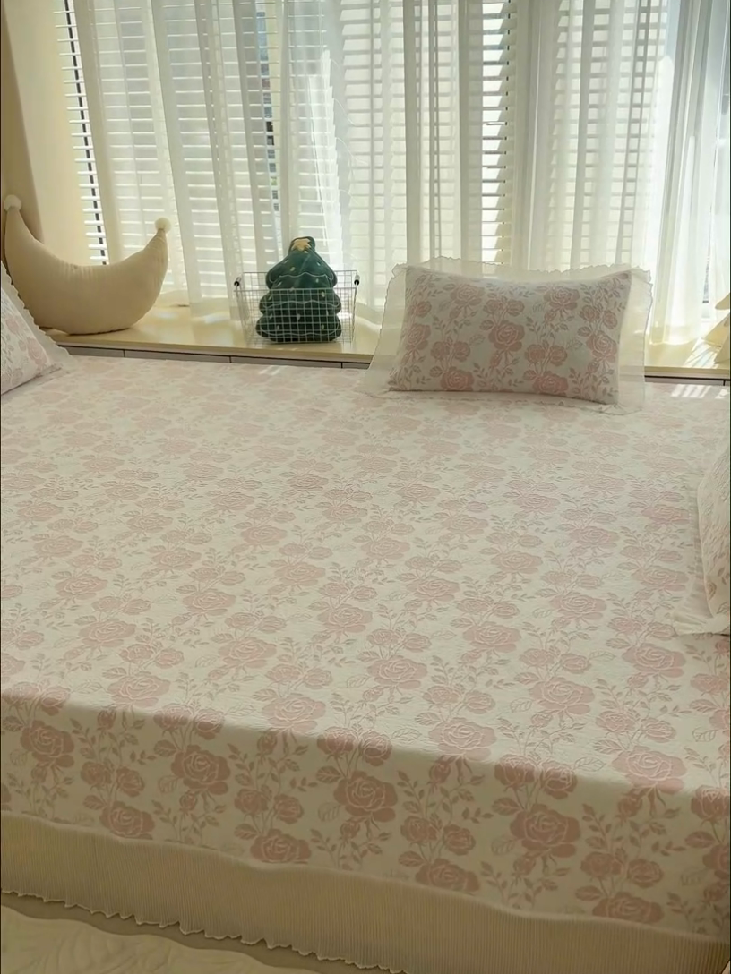 91家纺网 家纺一手货源 找家纺 冬然家纺 2024新款雕花绒榻榻米床盖 悠悠花语