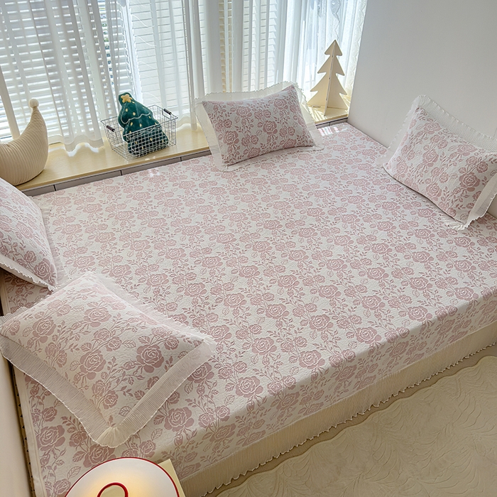 91家纺网 家纺一手货源 找家纺 冬然家纺 2024新款雕花绒榻榻米床盖 悠悠花语
