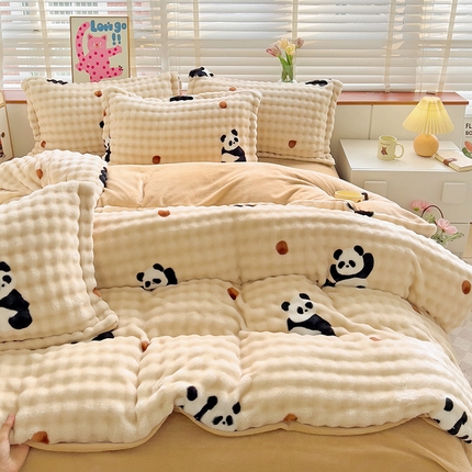 91家纺网 家纺一手货源 找家纺 梵克保罗 2024新款泡泡绒加厚立体牛奶绒单被套多功能被套毯 熊猫点点-咖