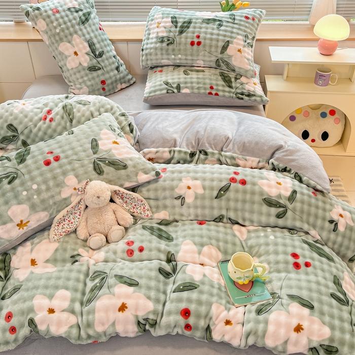 91家纺网 家纺一手货源 找家纺 梵克保罗 2024新款泡泡绒加厚立体牛奶绒单被套多功能被套毯 山茶花