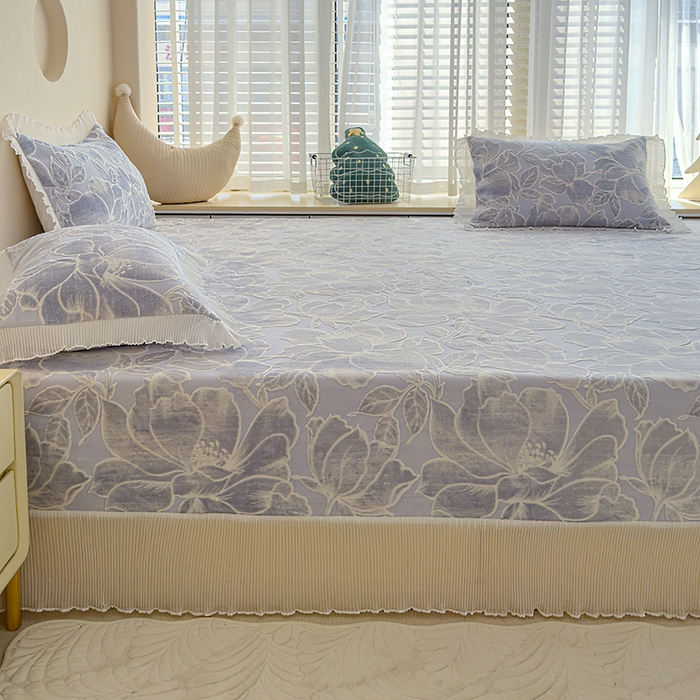 91家纺网 家纺一手货源 找家纺 冬然家纺 2024新款雕花绒榻榻米床盖 花香丽人