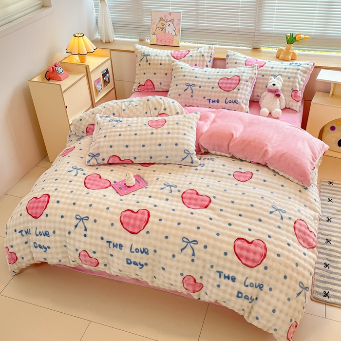 91家纺网 家纺一手货源 找家纺 梵克保罗 2024新款泡泡绒加厚立体牛奶绒单被套多功能被套毯 爱心粉