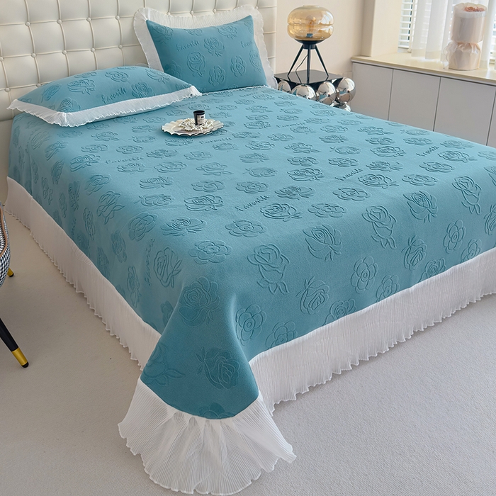 91家纺网 家纺一手货源 找家纺 冬然家纺 2024新款雕花绒床盖系列 玫瑰-湖蓝