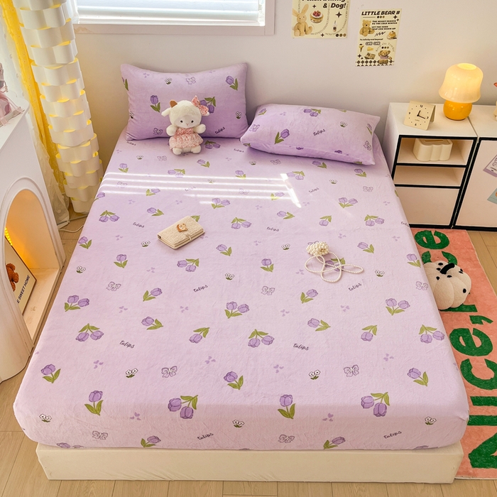 91家纺网 家纺一手货源 找家纺 默忆 2025新款加厚印花牛奶绒床笠三件套单床笠 郁金香紫