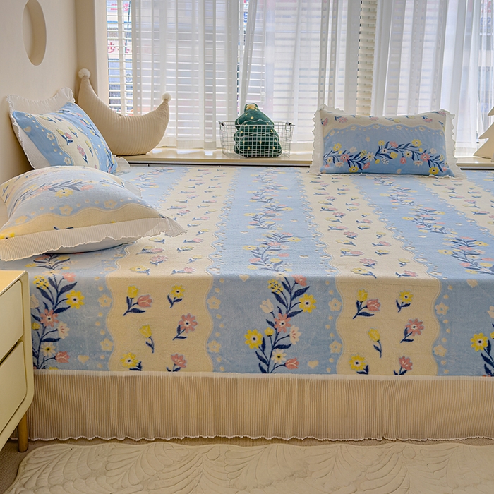 91家纺网 家纺一手货源 找家纺 冬然家纺 2024新款雕花绒榻榻米床盖 五彩花园