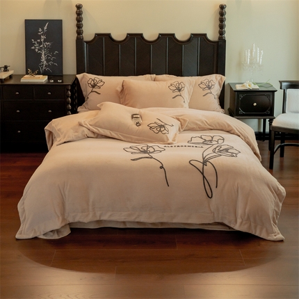 91家纺网 家纺一手货源 找家纺 名品优仓 2024新款牛奶绒毛巾绣花四件套-摩西 摩西-奶茶