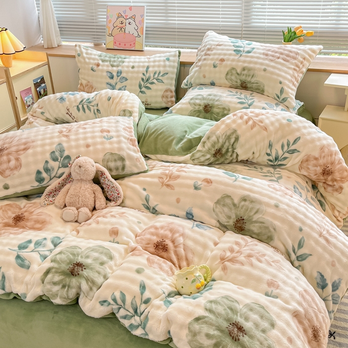 91家纺网 家纺一手货源 找家纺 梵克保罗 2024新款泡泡绒加厚立体牛奶绒单被套多功能被套毯 花田-绿