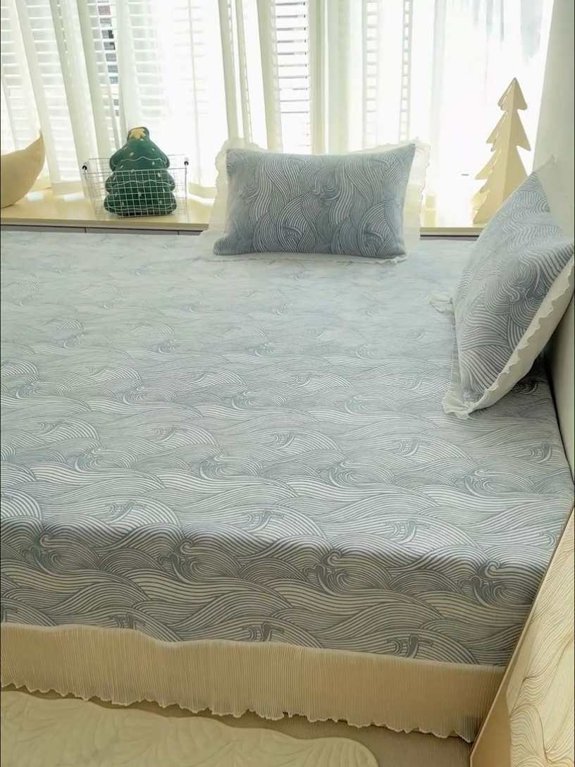 91家纺网 家纺一手货源 找家纺 冬然家纺 2024新款雕花绒榻榻米床盖 浪花朵朵