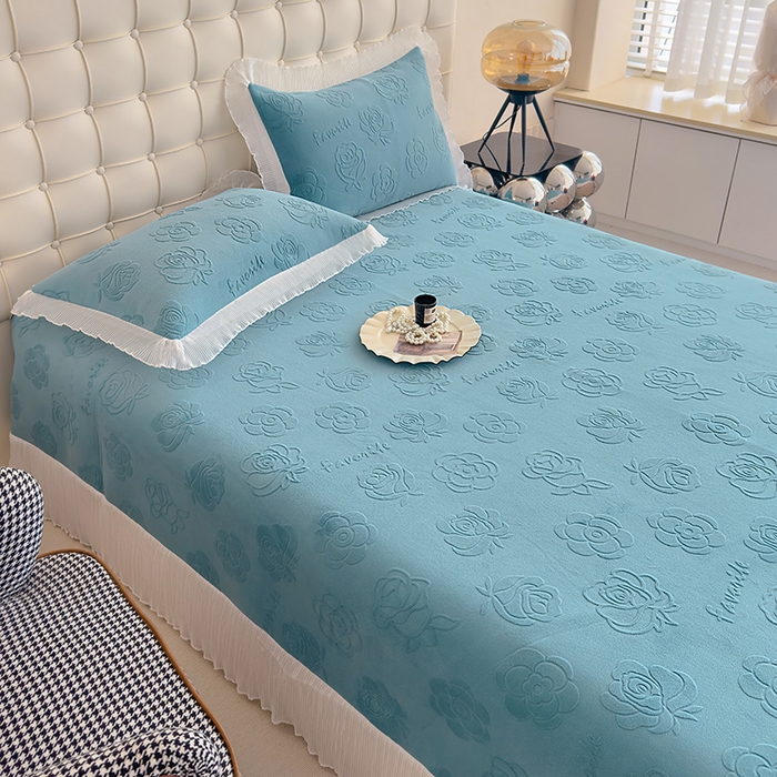 91家纺网 家纺一手货源 找家纺 冬然家纺 2024新款雕花绒床盖系列 玫瑰-湖蓝